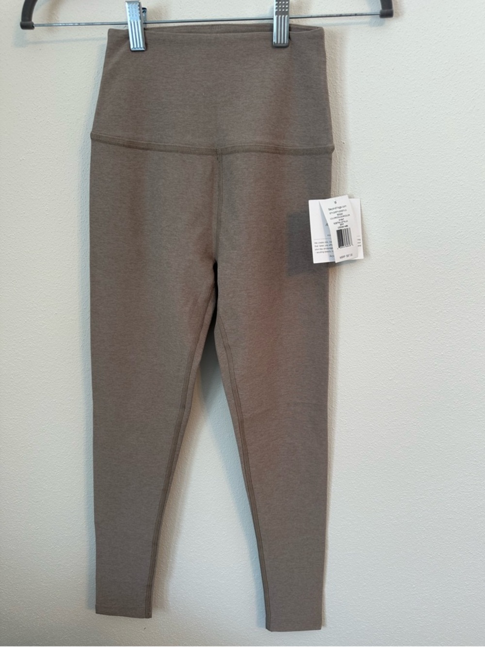 BEYOND YOGA Midi High Waist Leggings in Oyster Size Small NWT